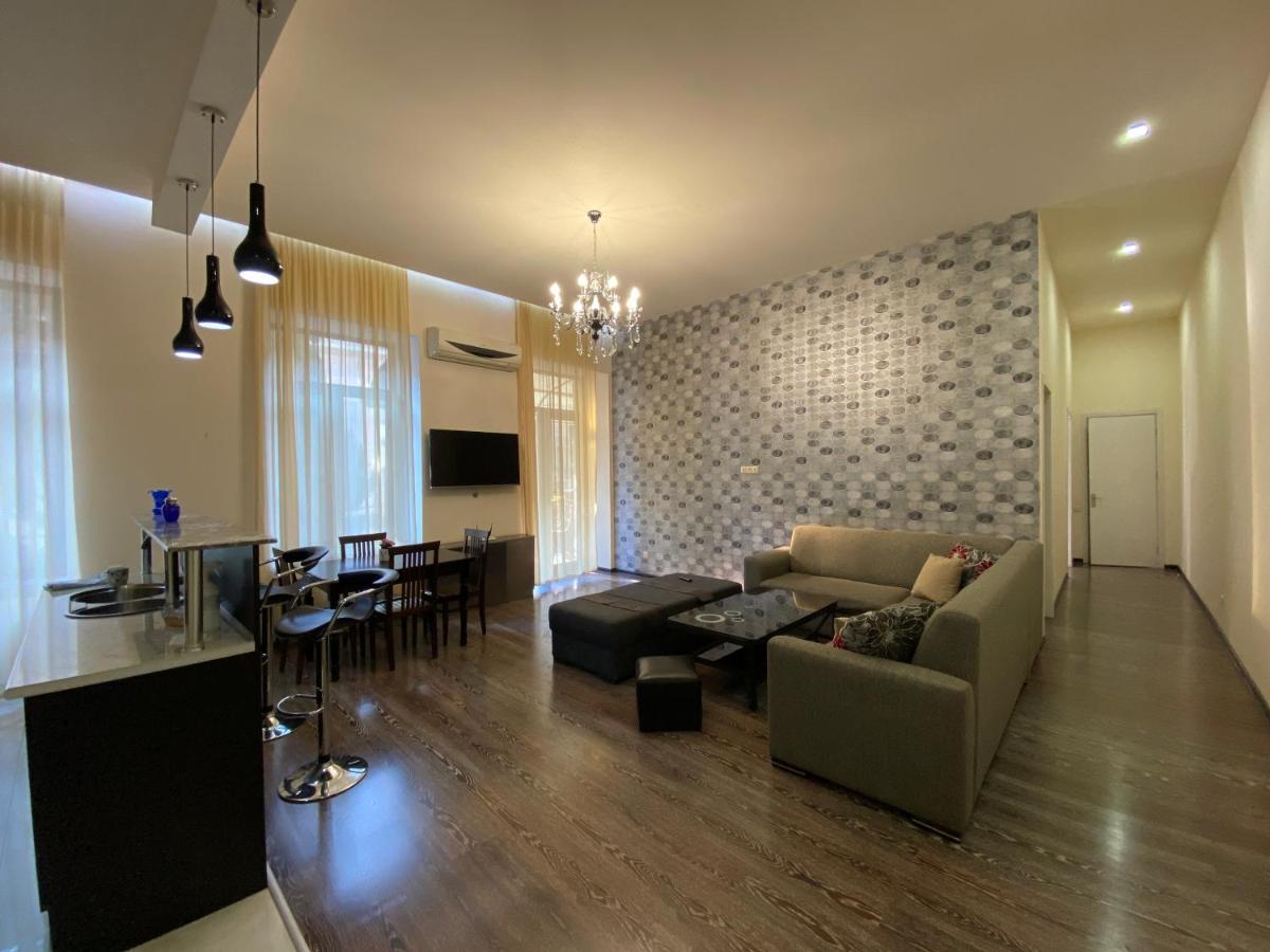 Lado Asatiani Apartment - Housity