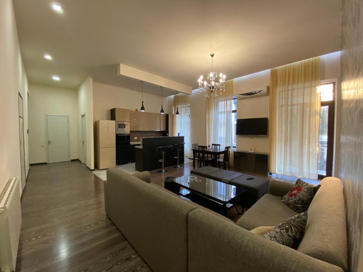 Lado Asatiani Apartment - Housity
