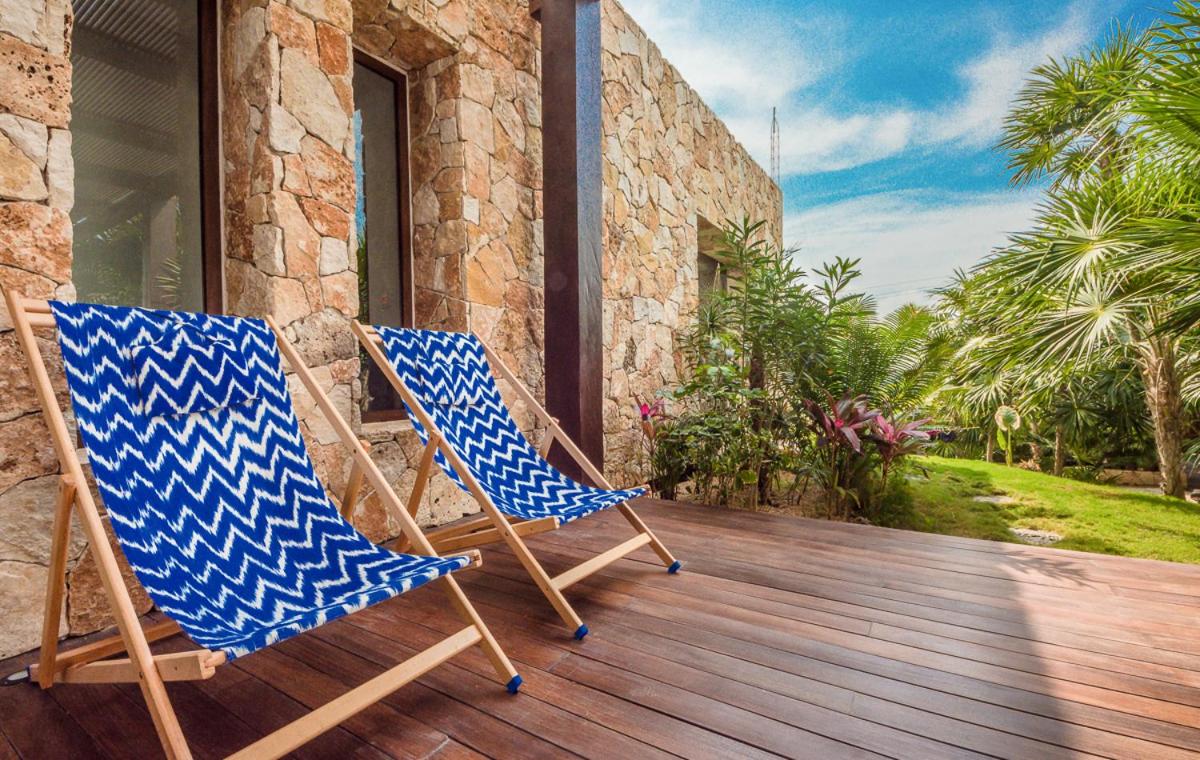 Tankah Tres Villa Sleeps 10 with Pool and Air Con - Housity