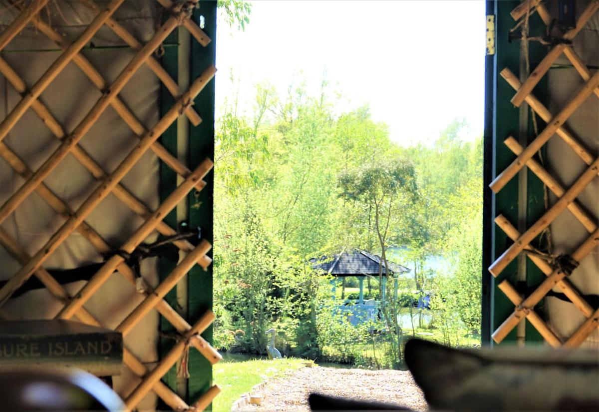 Bluebell Yurt with Private Hot Tub and fishing - Housity