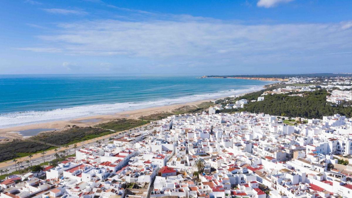 Suitetrails - Noria is a comfortable apartment with patio and large terrace in Conil