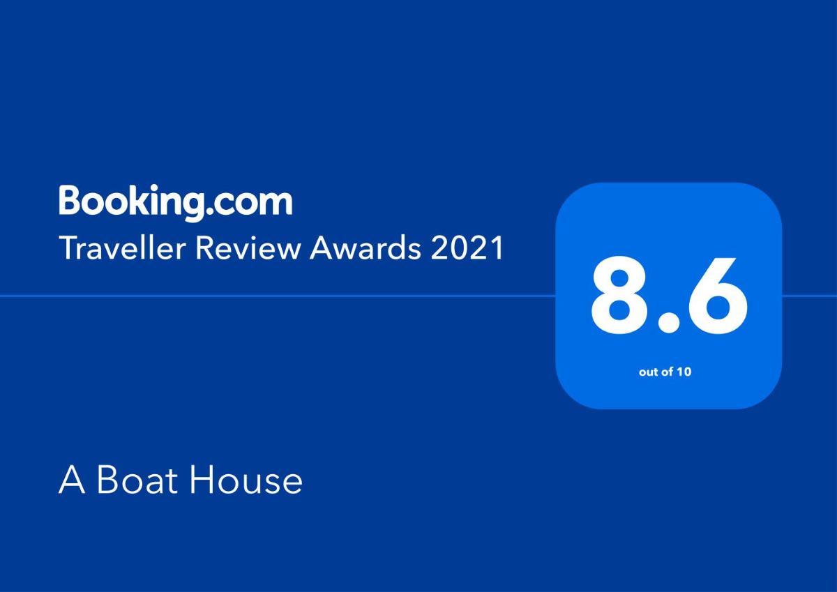 A Boat House - Housity
