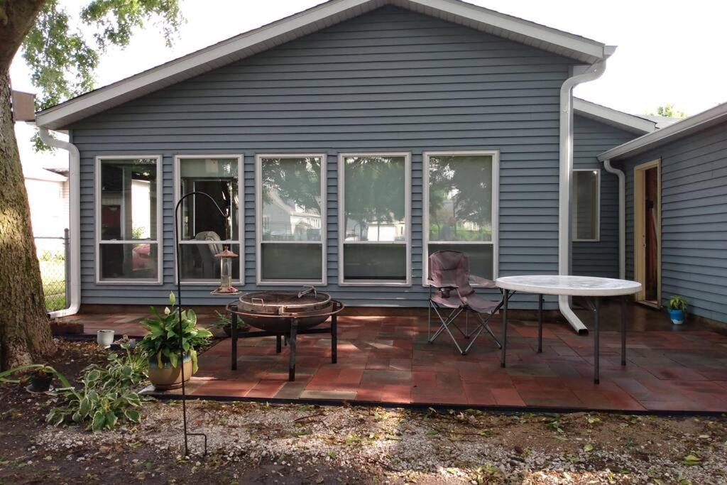 Main Street home near Starved Rock and Downtown Ottawa - Housity