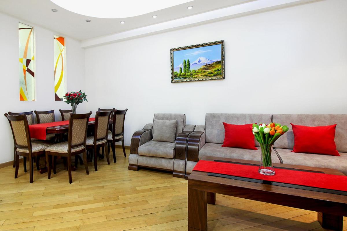 3 Bedroom Apartment near Republic Square - Housity