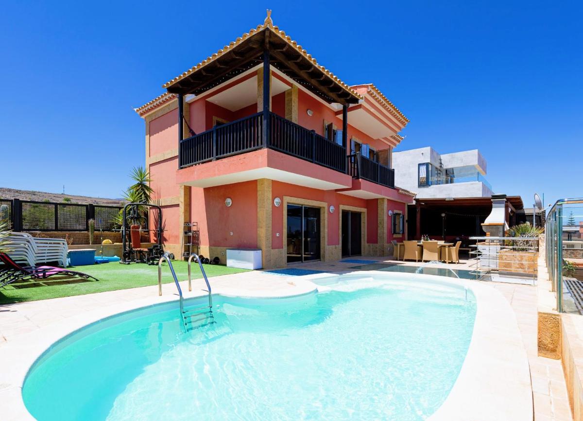 Luxury 5 star Villa Violetta with amazing sea view, jacuzzi and heated pool - Housity