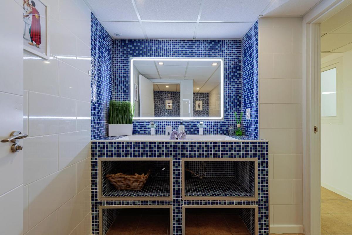 Luxury 5 star Villa Violetta with amazing sea view, jacuzzi and heated pool - Housity