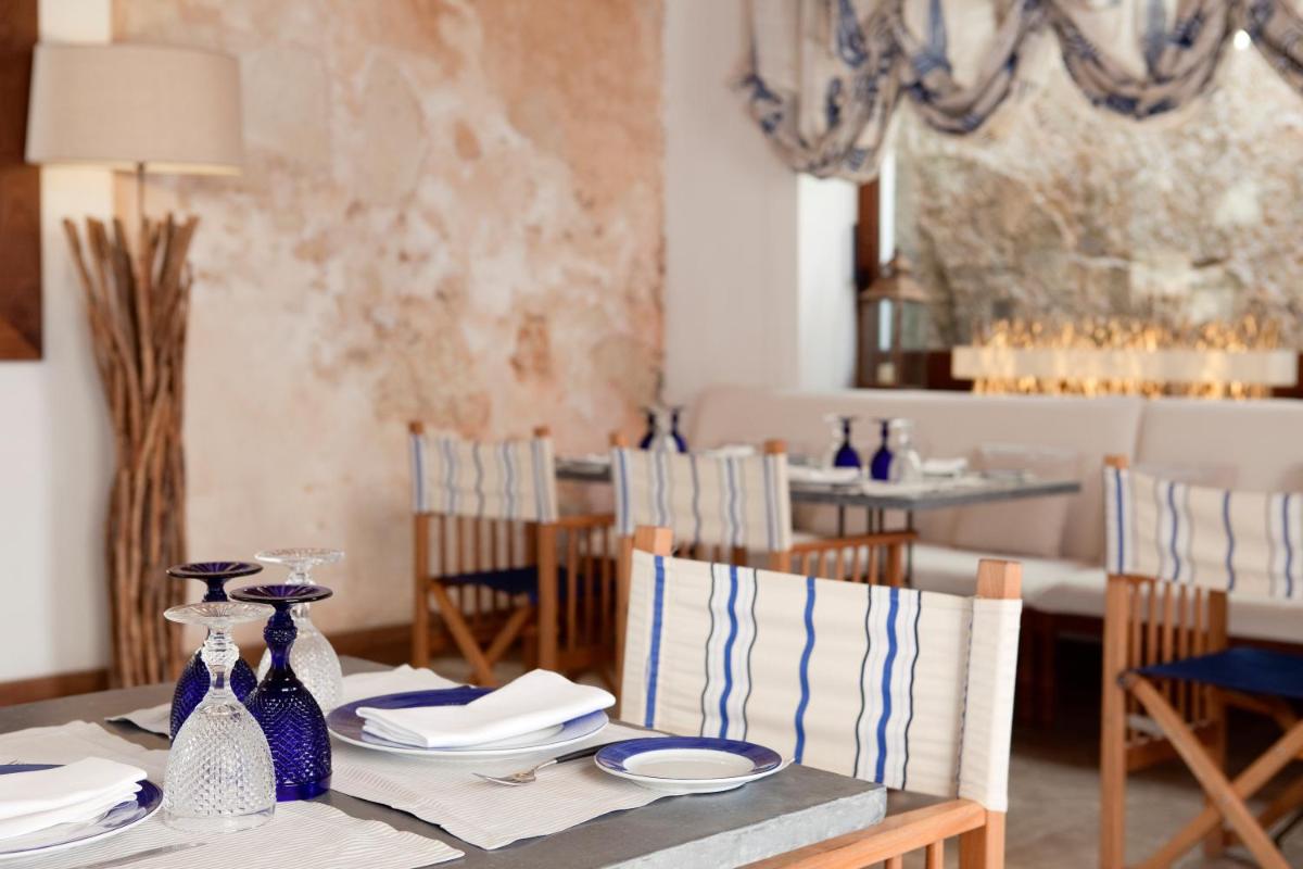 Un restaurante o sitio para comer en Cap Rocat, a Small Luxury Hotel of the World