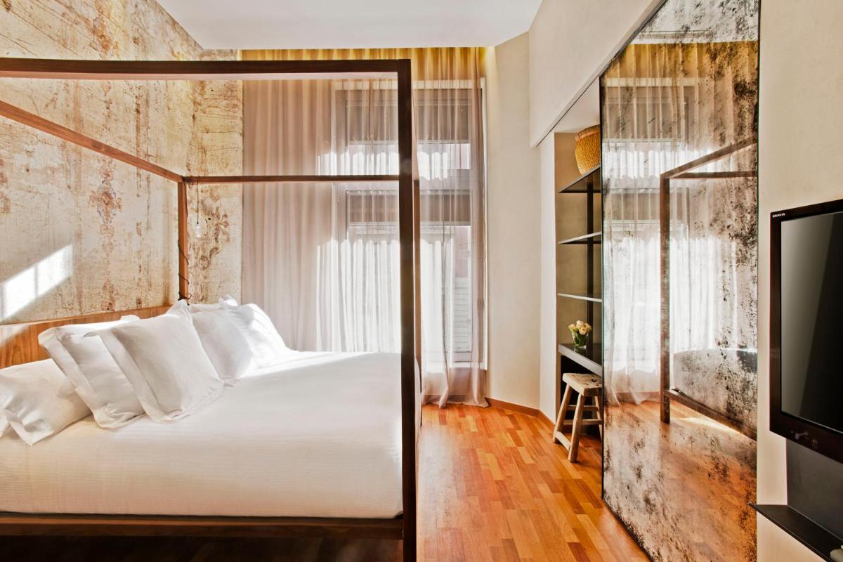 Cama o camas de una habitación en Claris Hotel & Spa GL, a Small Luxury Hotel of the World