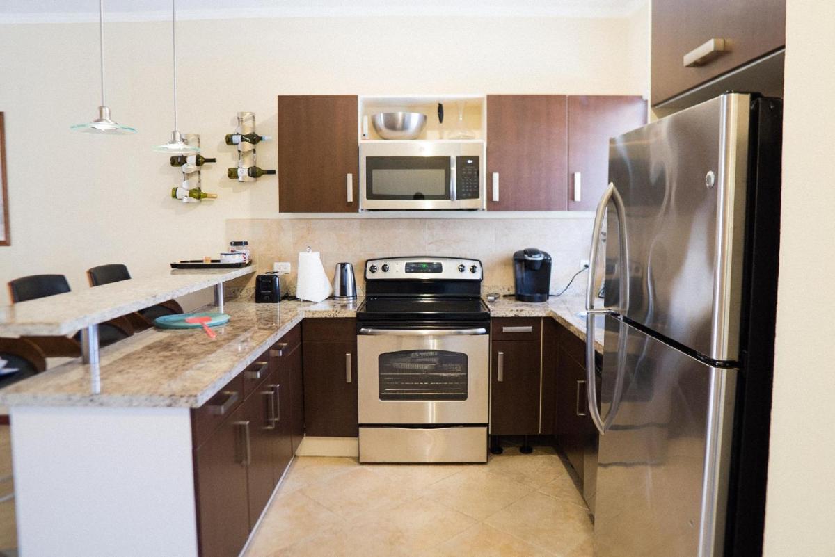 Diamante 77 Townhome in Gold Coast 2 bedrooms 3 bath 3 Community pools - Housity