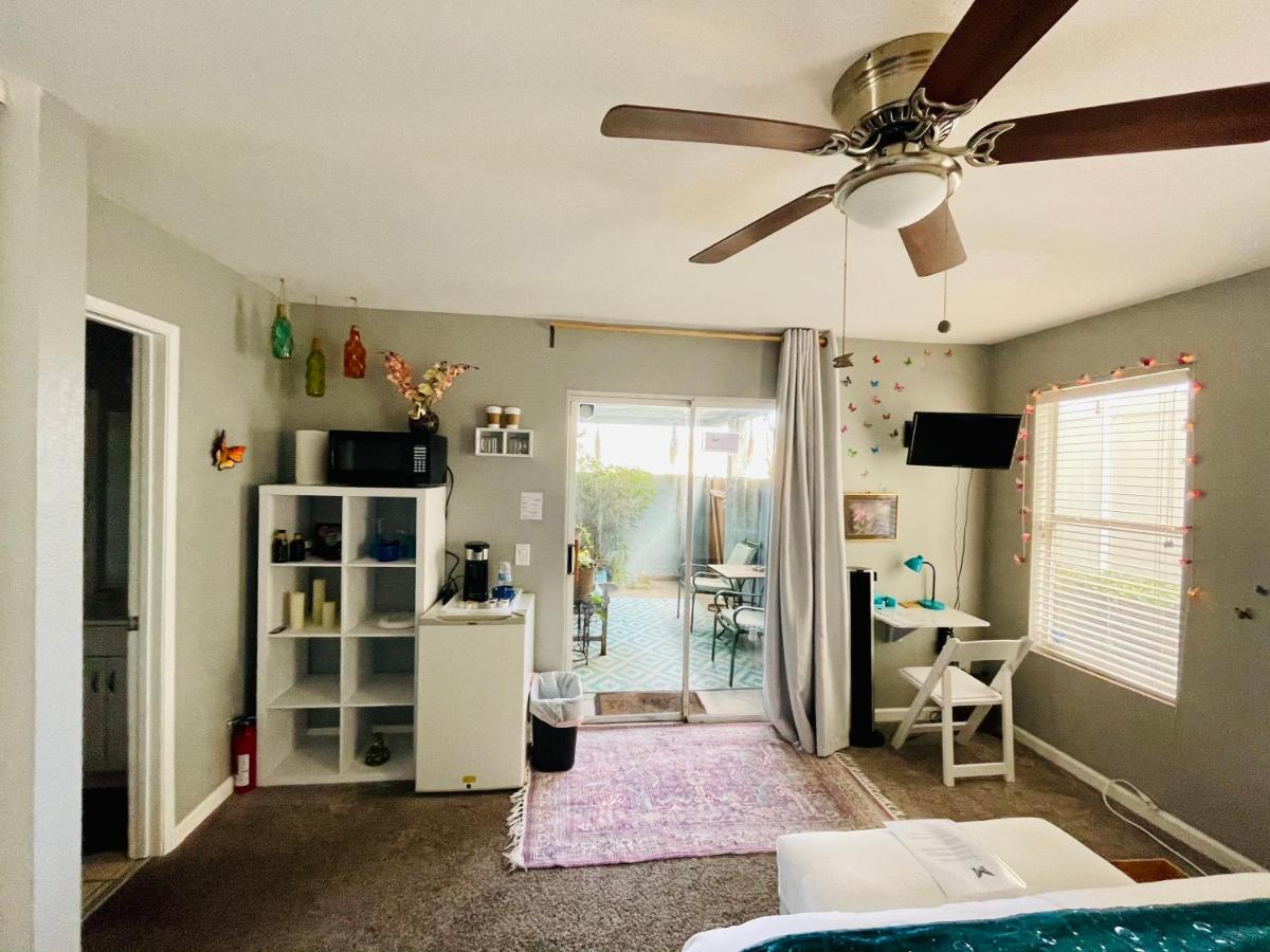 Pacific Beach Butterfly Suite - Housity