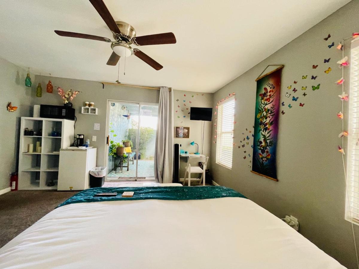 Pacific Beach Butterfly Suite - Housity