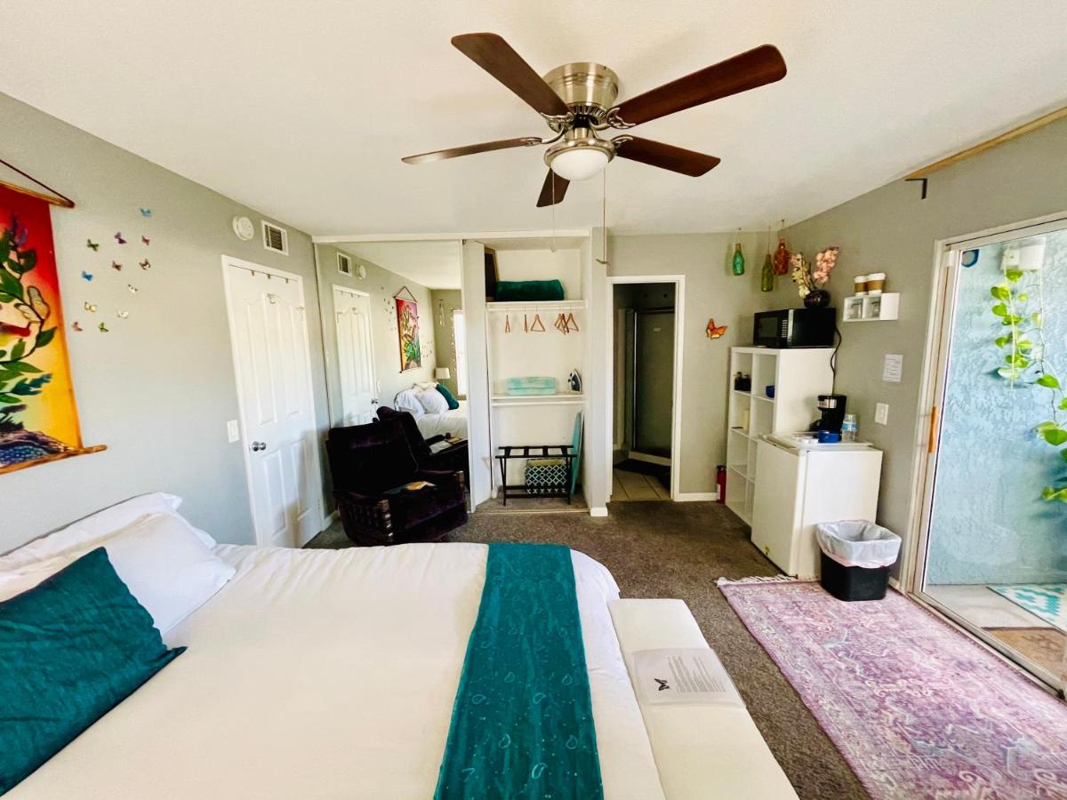 Pacific Beach Butterfly Suite - Housity