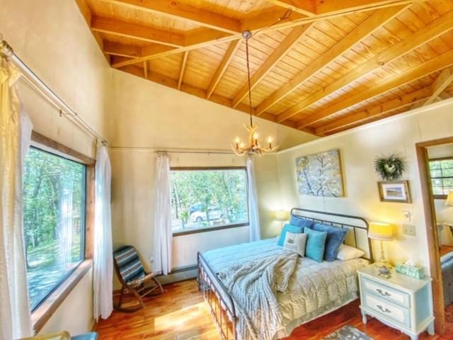 Tree House Cabin - The Original - Housity
