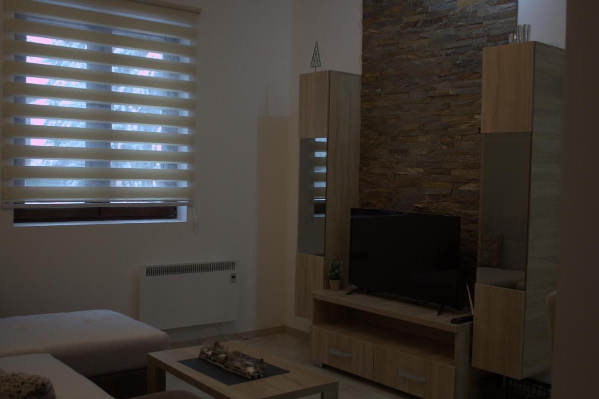 Kraljev Konak - Housity