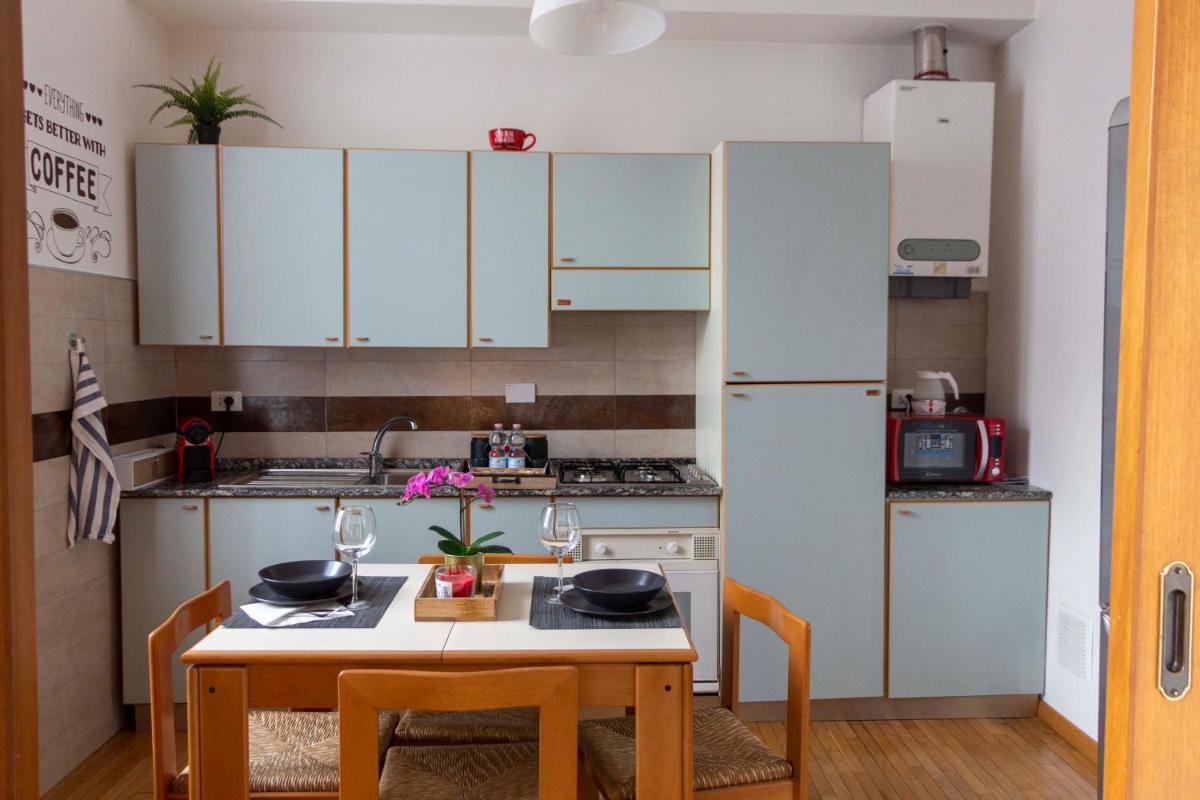 Number 3 Charming Appartment Old Town Parma - Hizvo