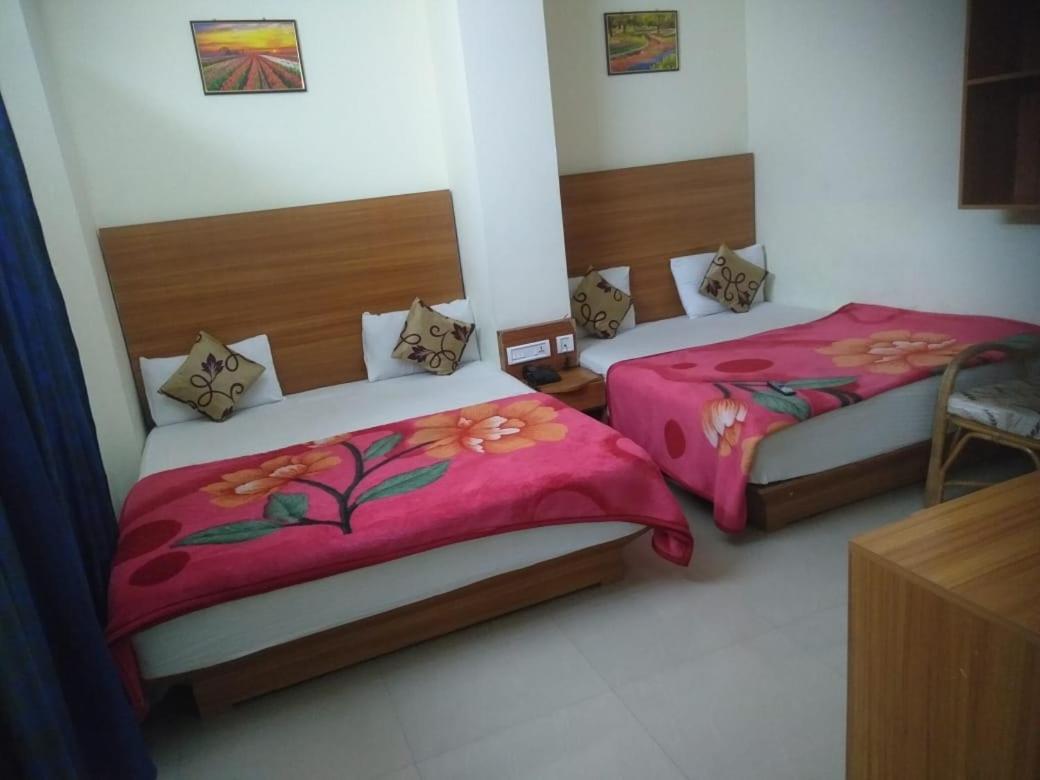 Red Star Holidays - Housity