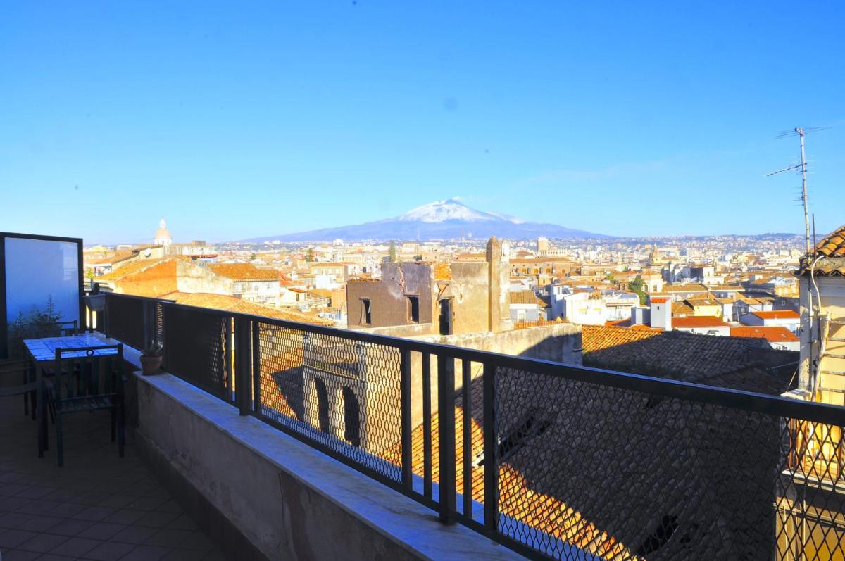 Terrazza sul Castello Ursino by Wonderful Italy - Housity