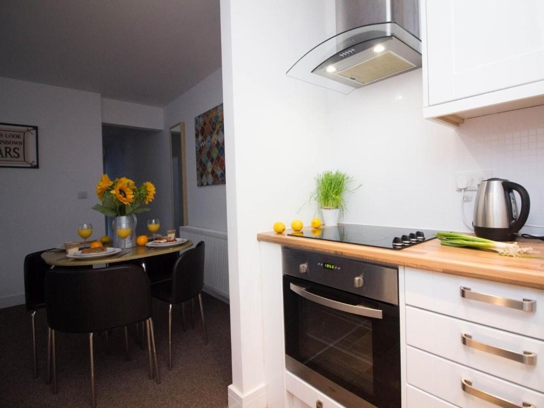 Beddoe Apartments Premier Lodge Eastleigh near Winchester and Southampton - Housity