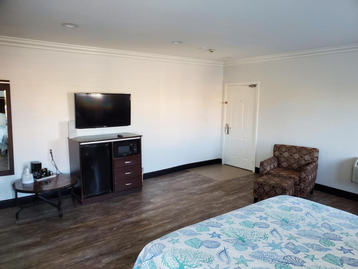 Ocean Surf Inn & Suites - Housity