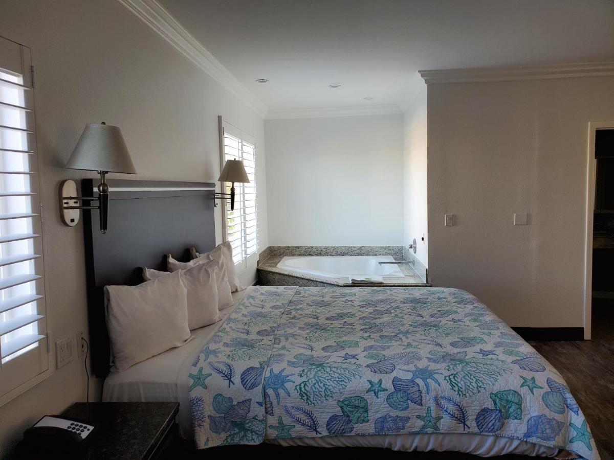 Ocean Surf Inn & Suites - Housity