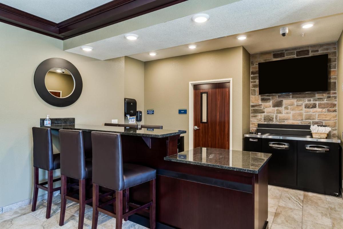 Cobblestone Hotel & Suites - Morgan - Housity
