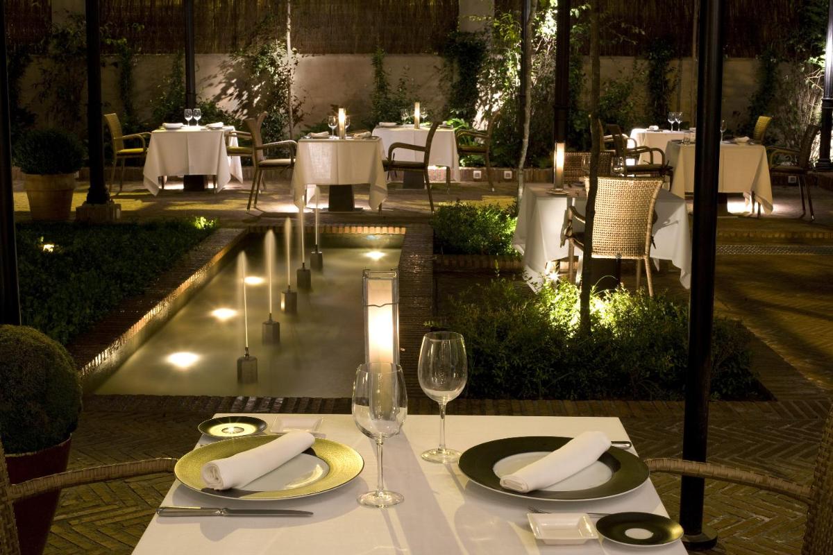 Un restaurante o sitio para comer en Villa Oniria