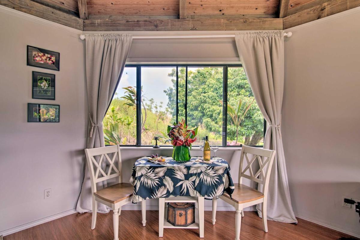 Hilo Couples Retreat about 6 Miles to Honolii Beach! - Housity