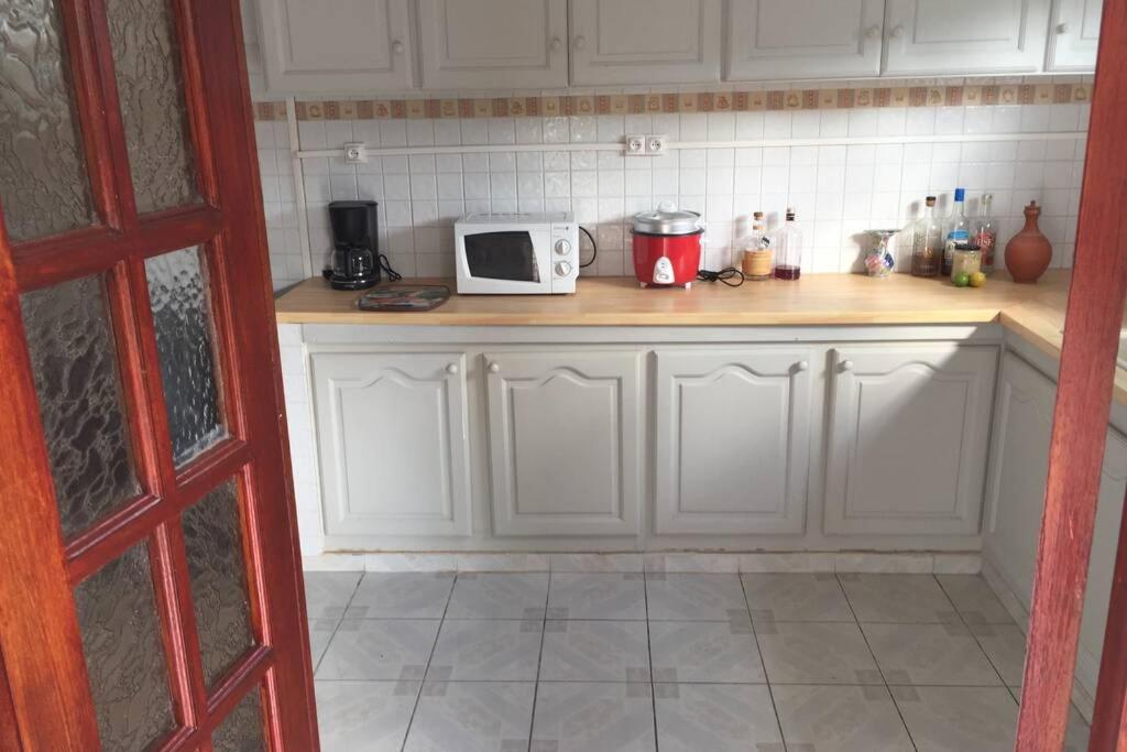 Logement en pleine verdure tropicale -10 min plage - Housity