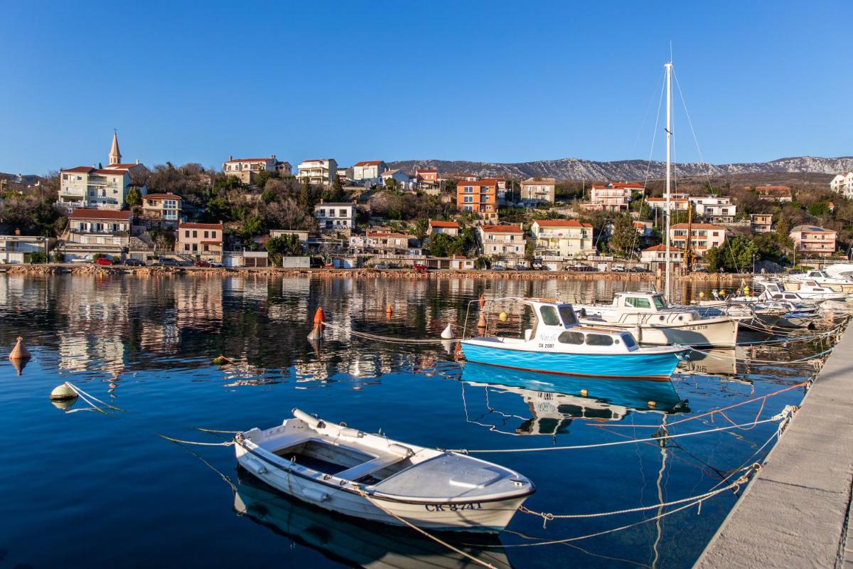 Seaside Guesthouse by JR City Apartments - Housity