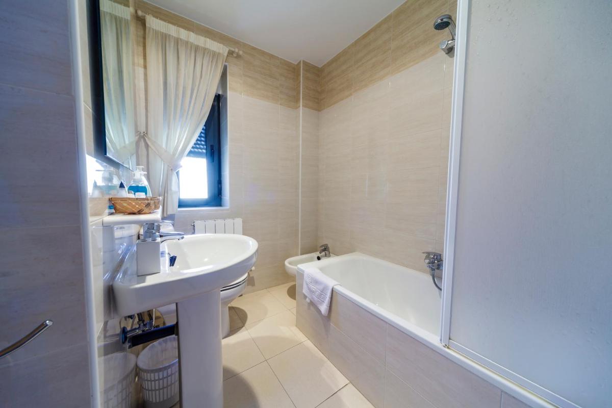 Hotel Rural La Consulta De Isar - Housity