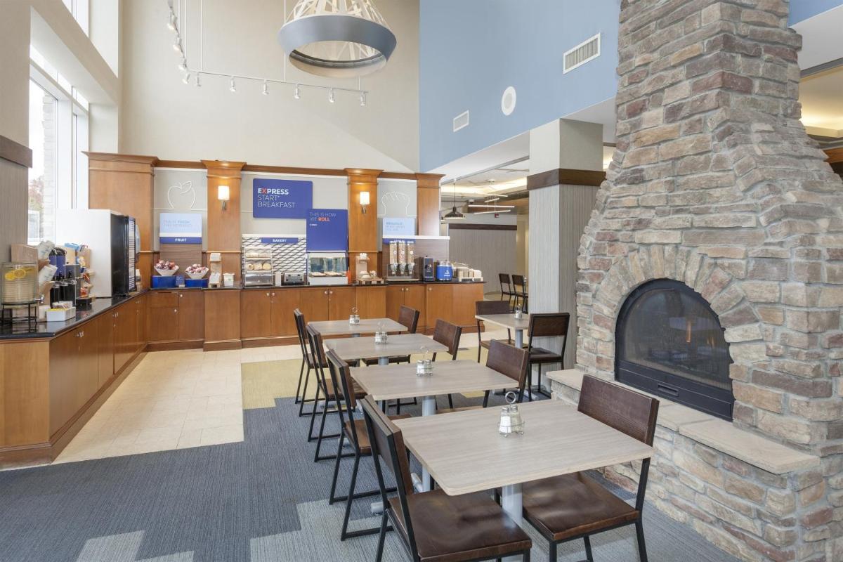 Holiday Inn Express & Suites Riverhead - Long Island by IHG - Housity