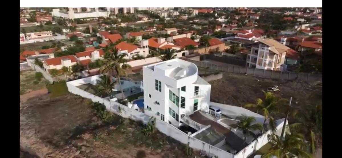 Mansion in Porto das Dunas - Housity
