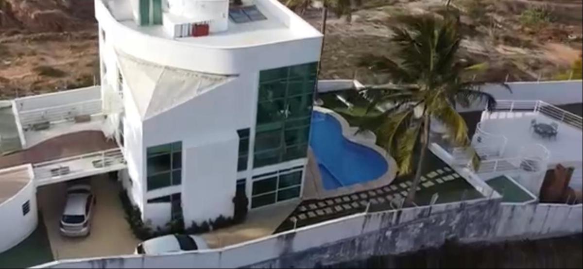 Mansion in Porto das Dunas - Housity