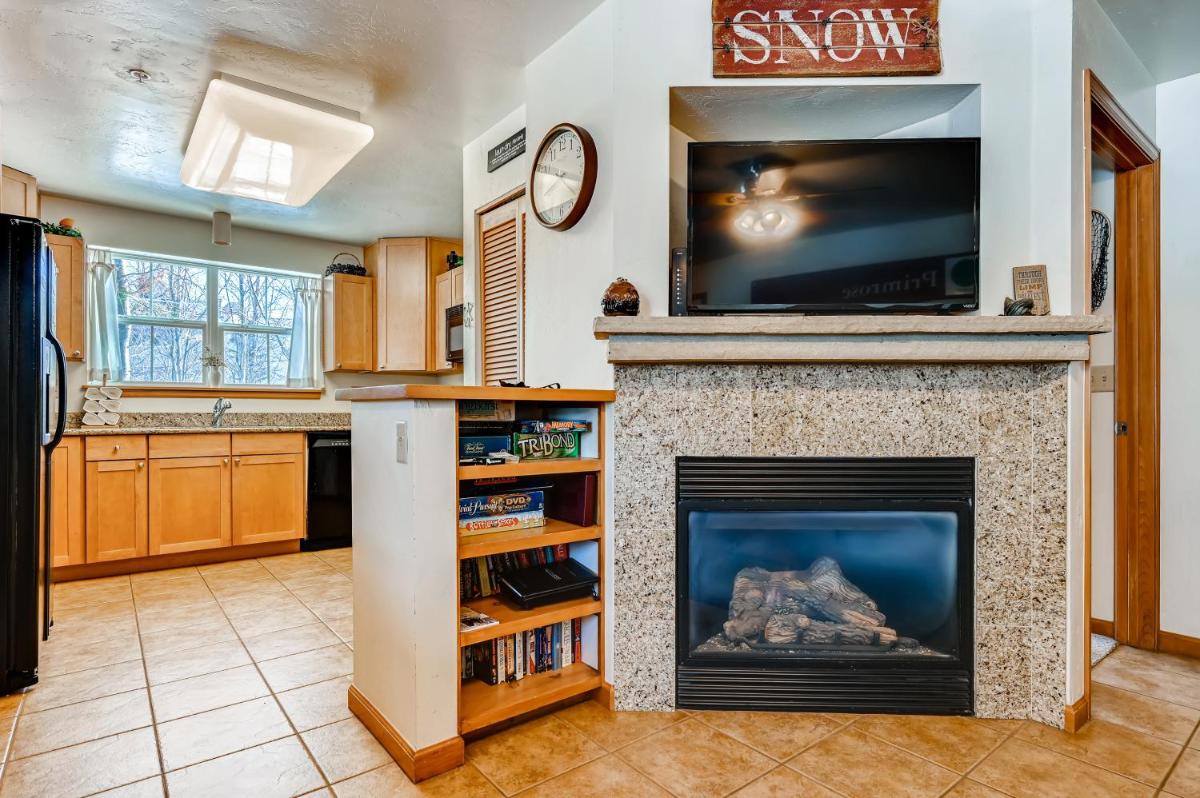 Two-Bedroom Condo at Streamside Lane - Housity