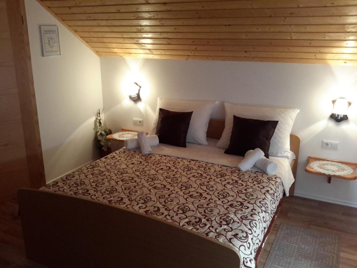 Lake House 1 - Housity