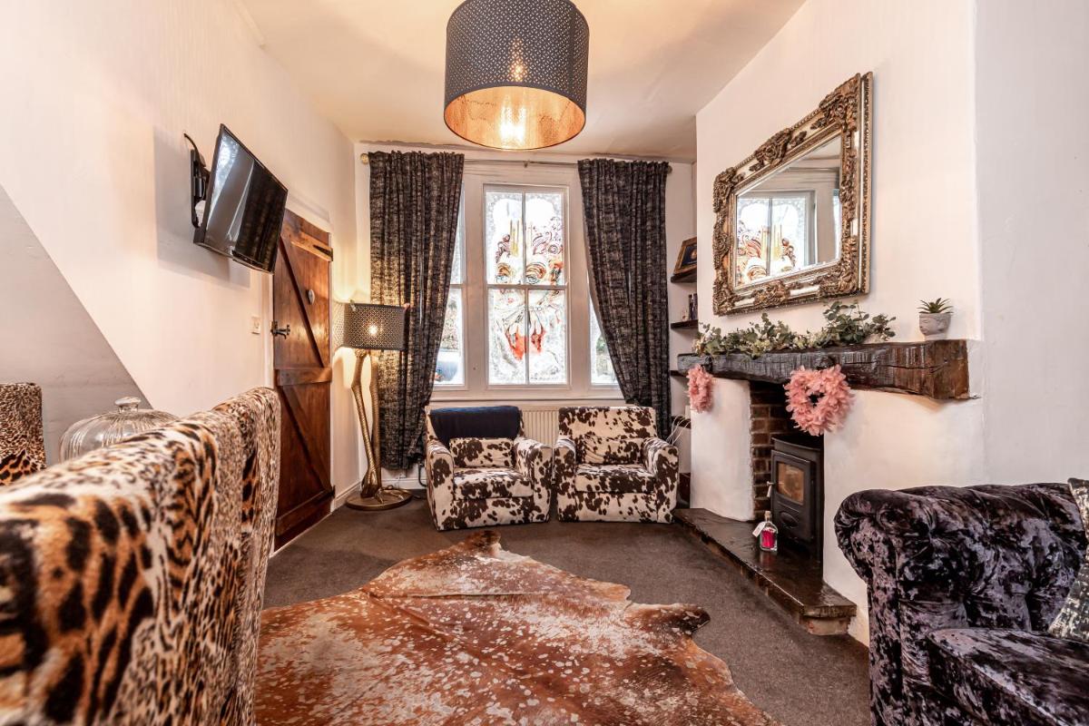 Quadrant Cottage - Housity