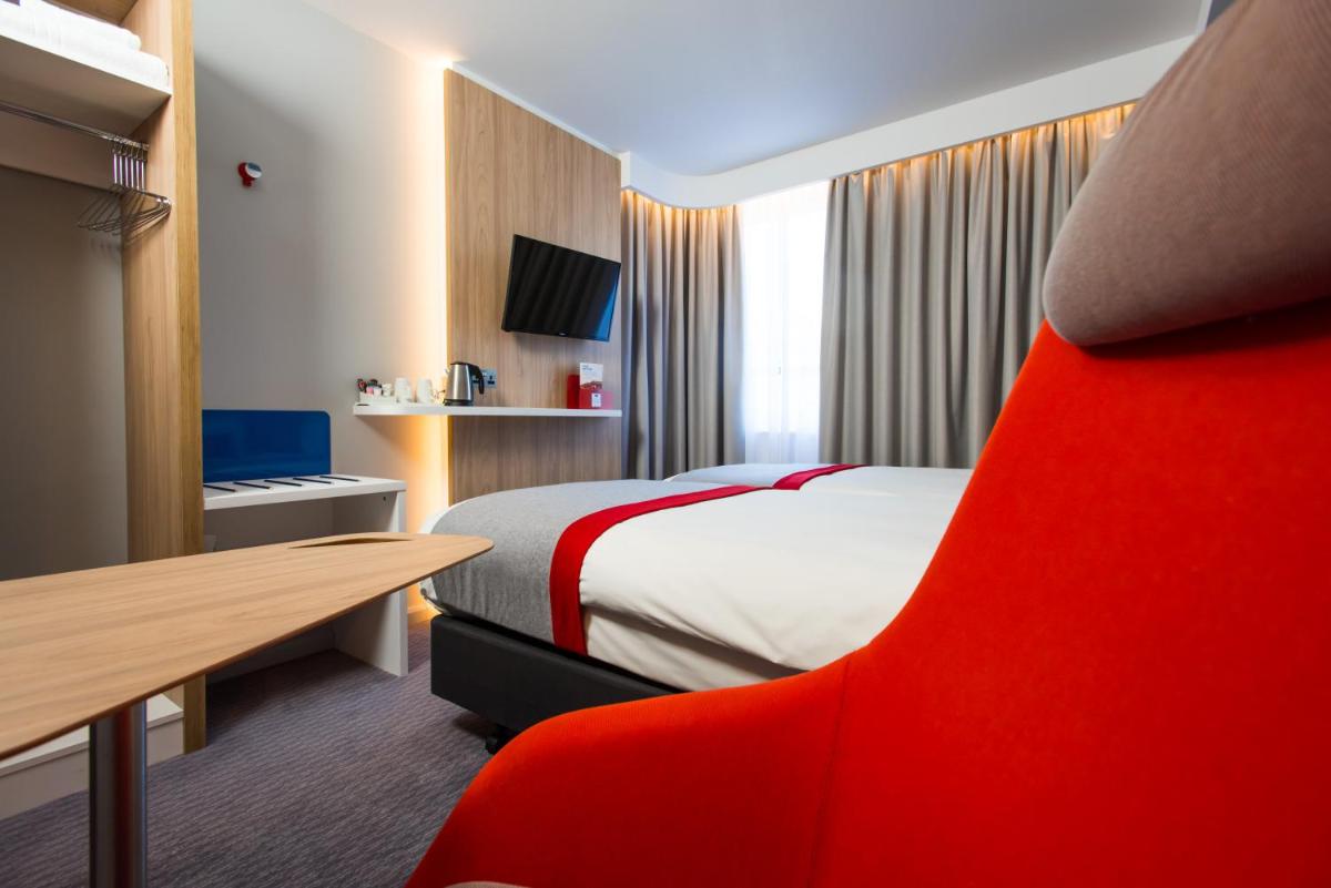 Holiday Inn Express Burton on Trent, an IHG Hotel - Housity