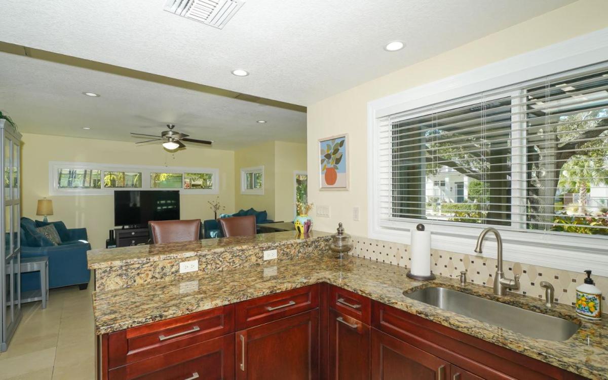 Coastal Beauty - Housity