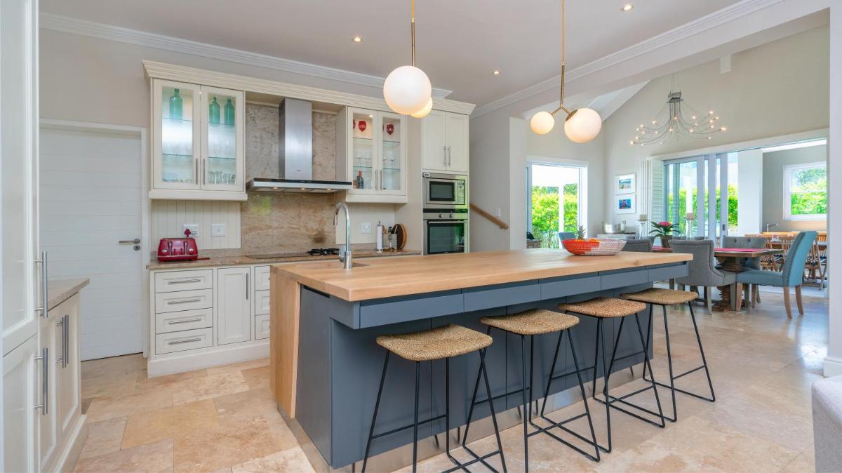 Narnia on Thesen Island - Housity