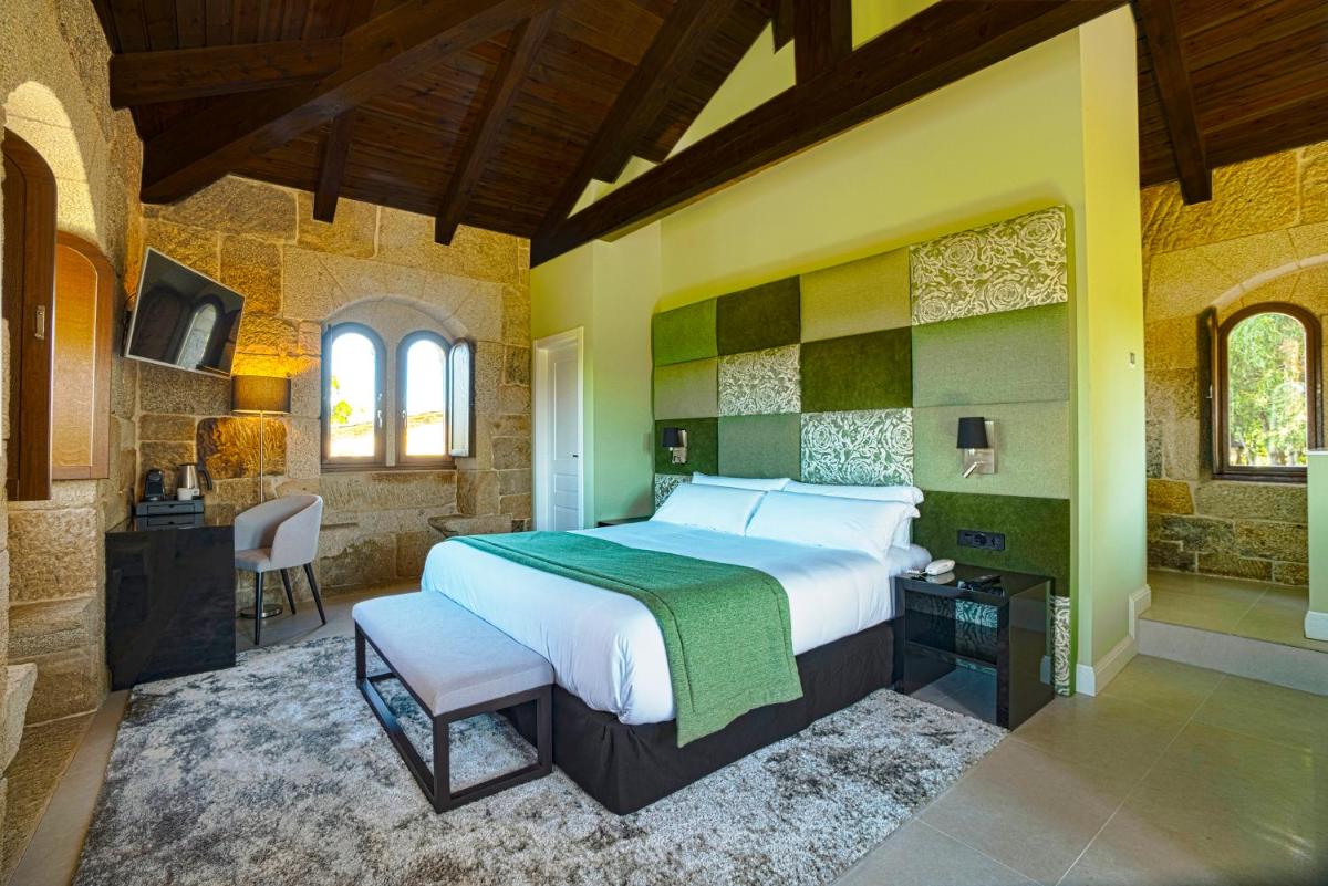 Cama o camas de una habitación en Hotel As Torres da Hermida