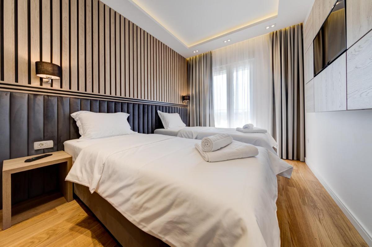 Apart Compliment - Housity