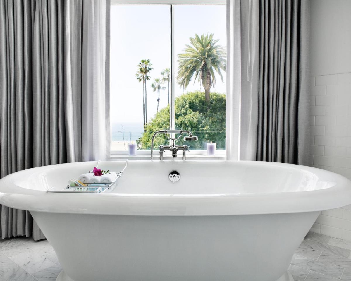Hotel Shangri-La - Housity