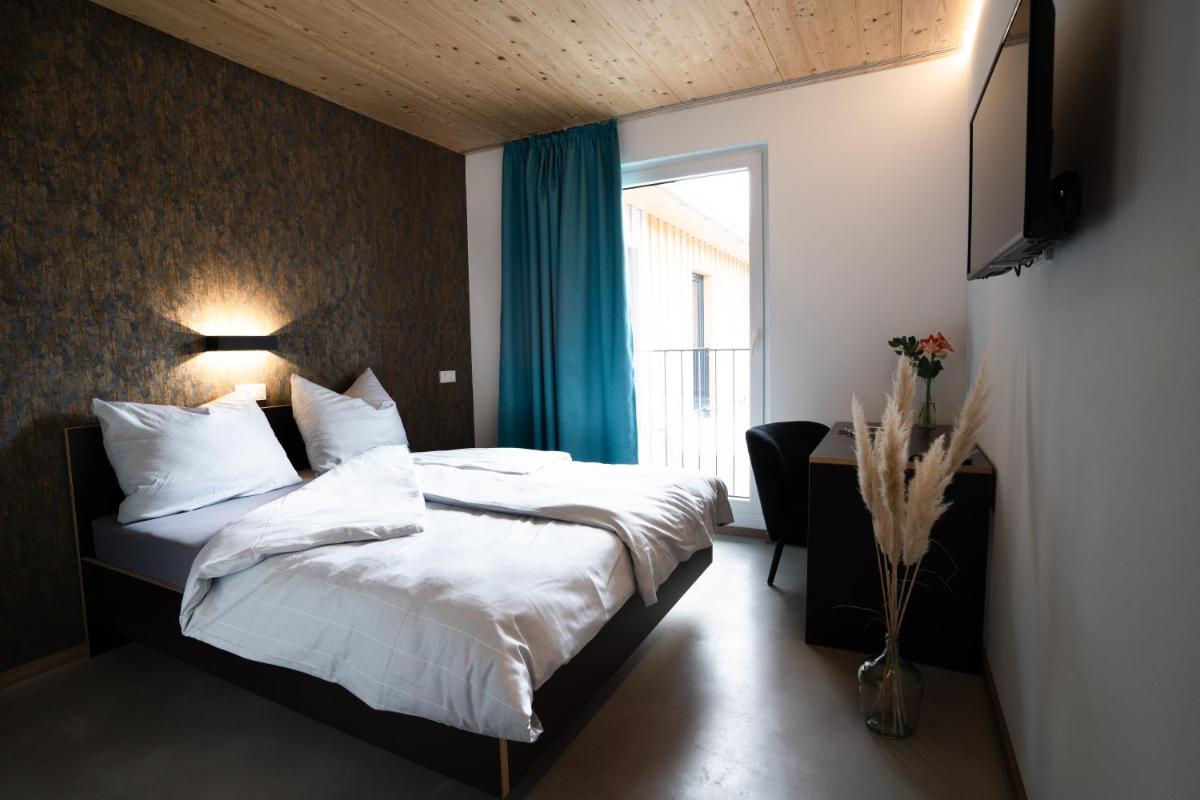 Motel Q - Housity