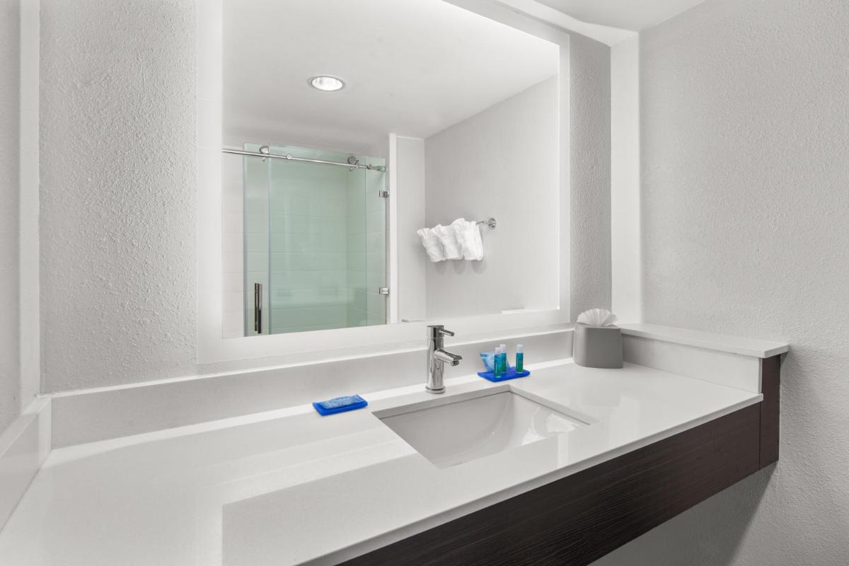 Holiday Inn Express Hotels & Suites Greenville-Spartanburg/Duncan, an IHG Hotel - Housity