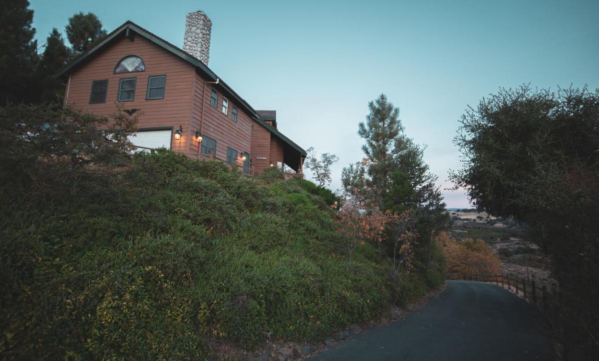 Tucker Peak Lodge - Housity