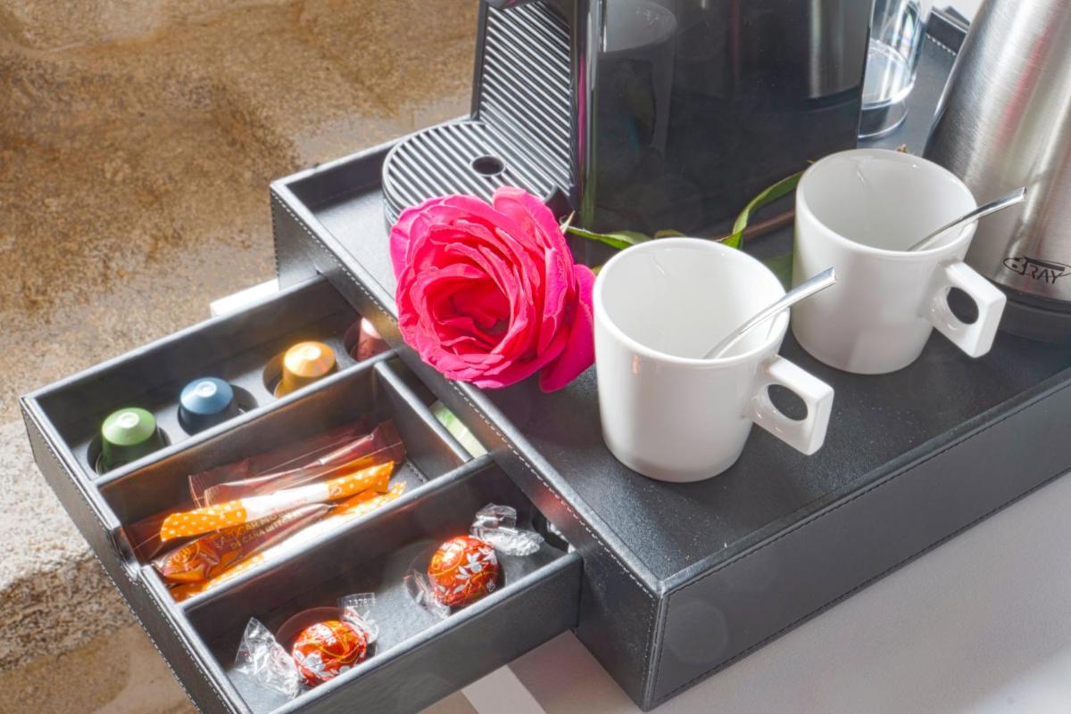Utensilios para hacer té y café en Hotel As Torres da Hermida