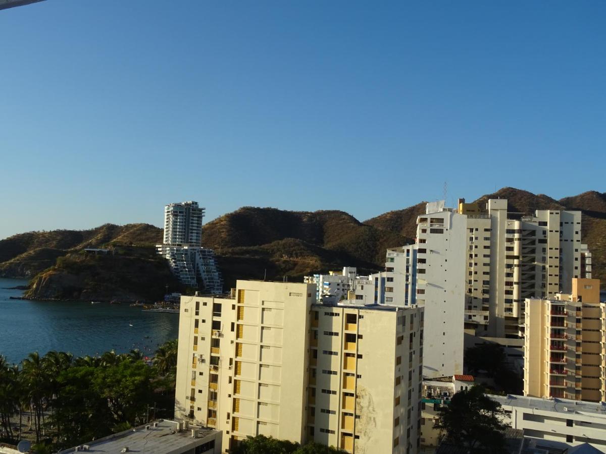 Condominio al frente de la playa EL RODADERO! Amplio y hermoso apartamento - Housity