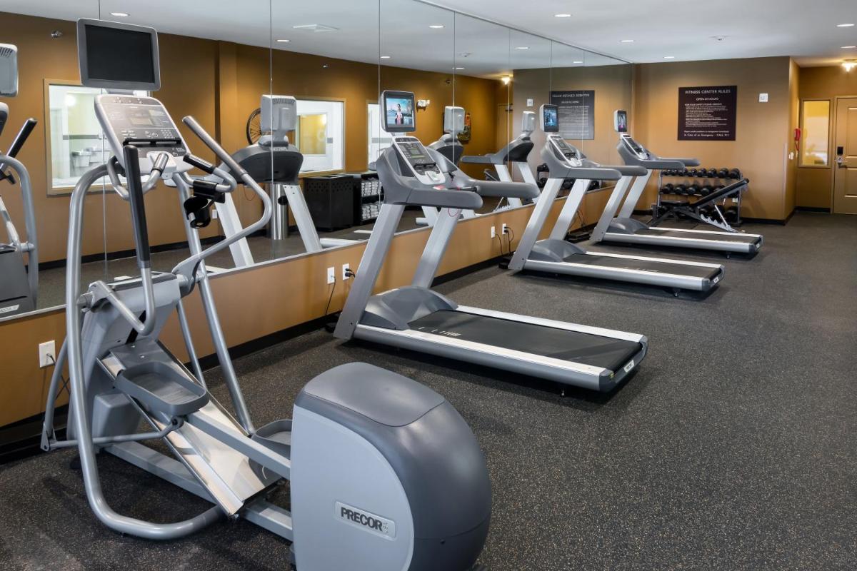 ClubHouse Hotel & Suites Fargo - Housity