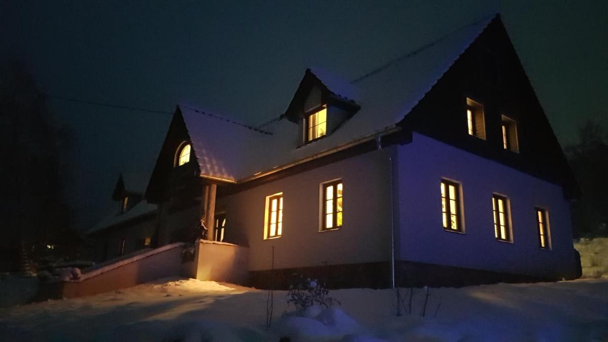 Pokoje Gościnne Art- Dworek - Housity