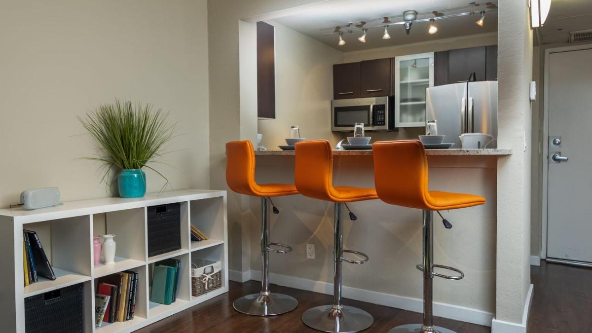 Luxury, Hollywood Walk of Fame - Housity